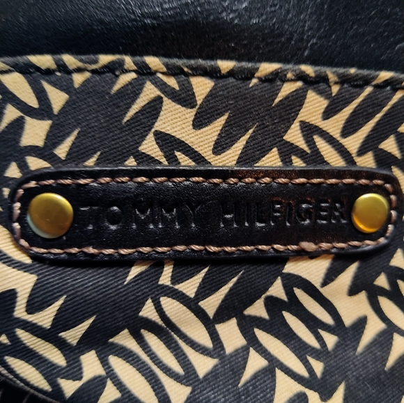 Tommy Hilfiger Purse EUC - Picture 8 of 8
